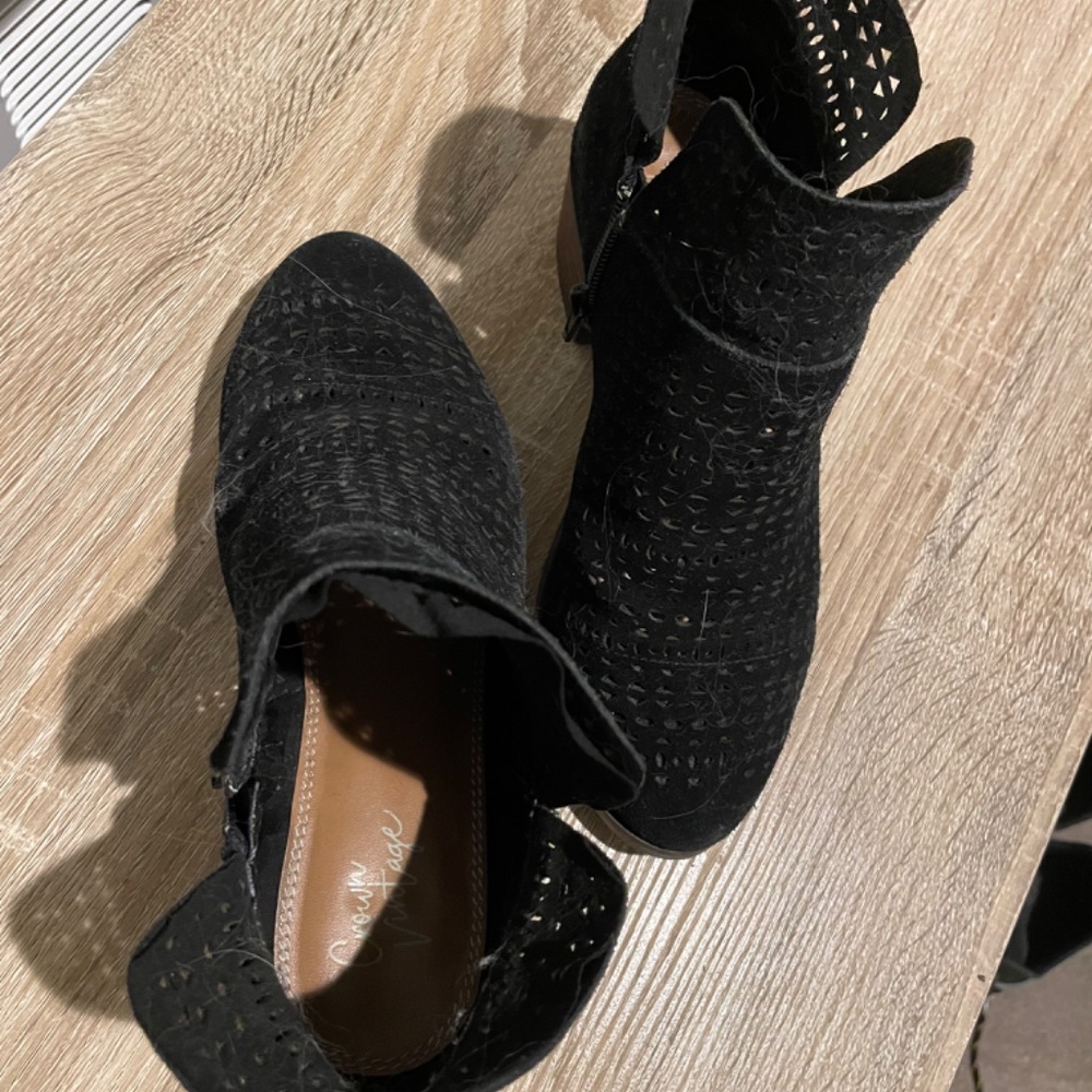 Crown Vintage Eyelet Black Booties - Picture 2 of 3